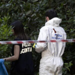 Gli Investigatori Alla Ricerca Degli Effetti Personali Di Anastasia Trofimova E Della Figlia Nel Tevere Vicino Ponte Garibaldi