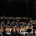 Heiner Goebbels E La Nuova Produzione Di Surrogate Cities Al Ravenna Festival 2025 Con L’Orchestra Giovanile Cherubini