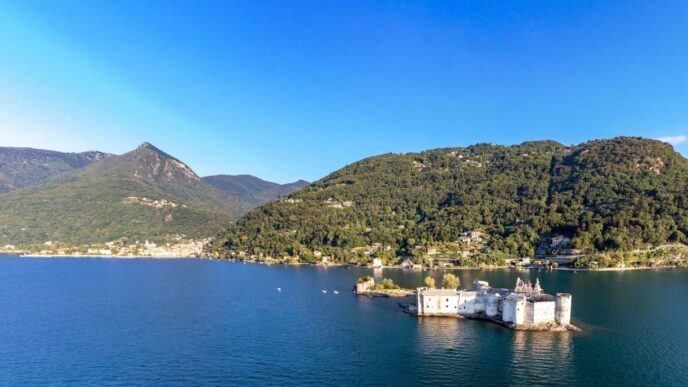 I Castelli Di Cannero Sul Lago