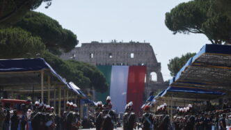 Il Colosseo Si Veste Di Tricol
