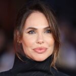 Il Bermuda Di Jeans Torna Protagonista Dell’estate 2025 Con Il Look Brillante Di Ilary Blasi