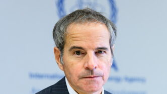 Il Capo Della Aiaea Propone Un