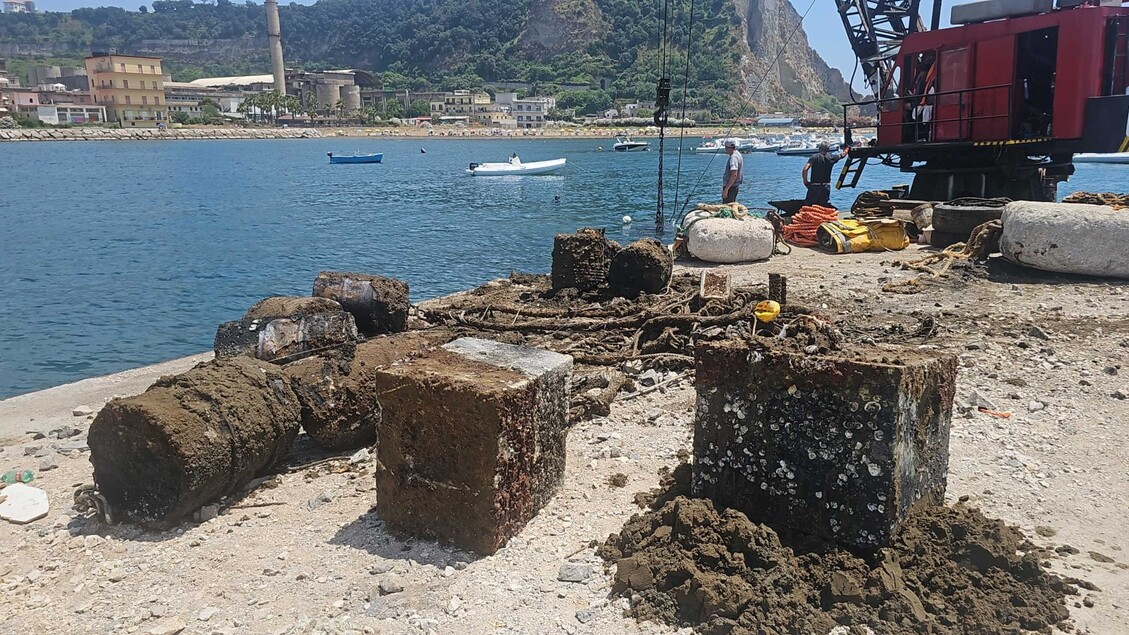 Il Mare Di Nisida Liberato Da