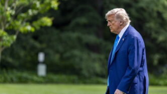 Il Presidente Trump Avverte3A C