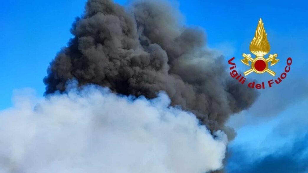 Incendio Alla Discarica Di Sca