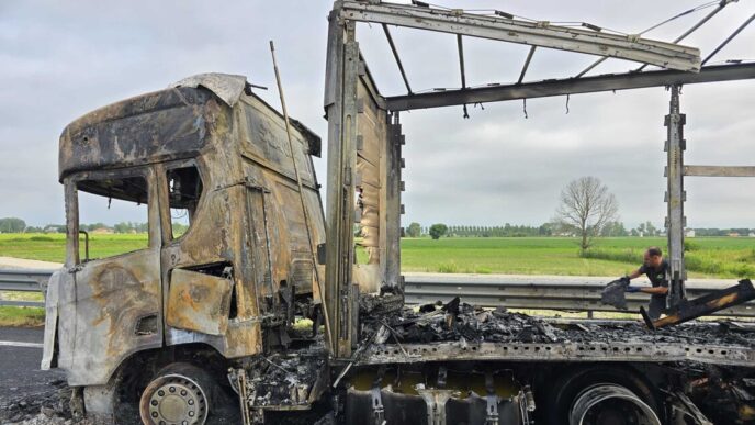 Incendio Di Due Mezzi Pesanti
