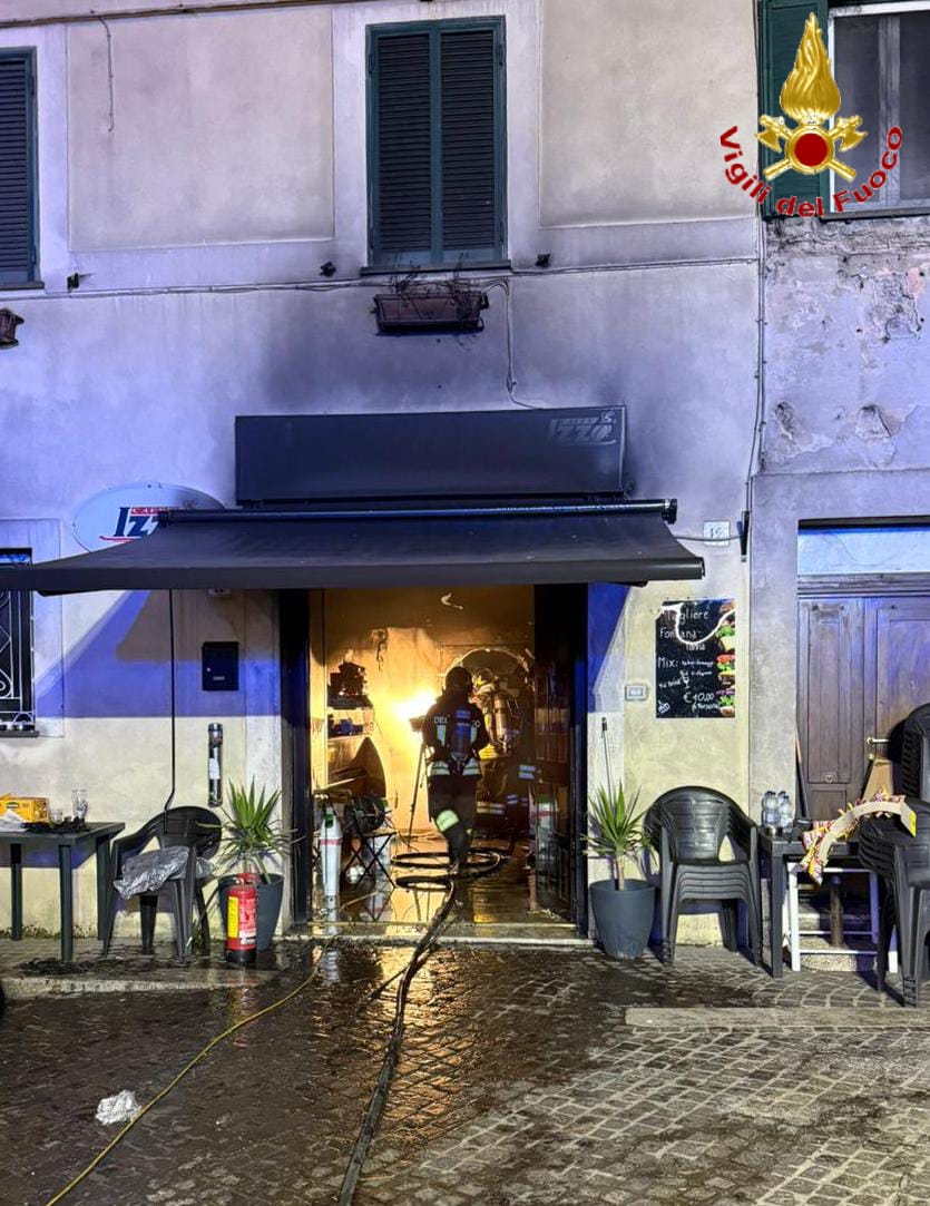Incendio In Una Pizzeria Ad Al