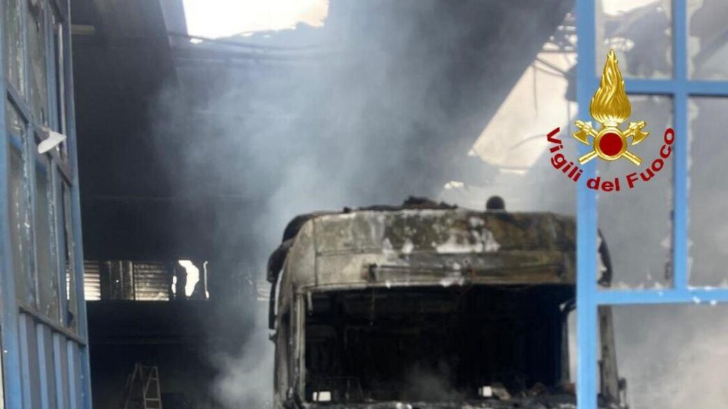 Incendio Nei Capannoni Della P
