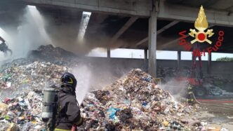 Incendio Nel Centro Stoccaggio