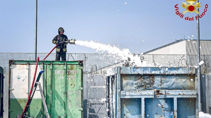 Incendio Nel Compattatore Rifi