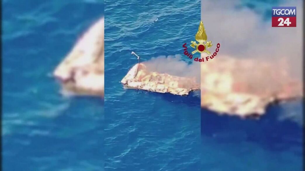 Incendio Su Barca A Motore A S