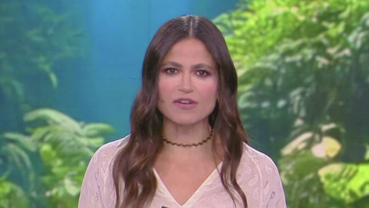 Isola Dei Famosi2C Esplode Una