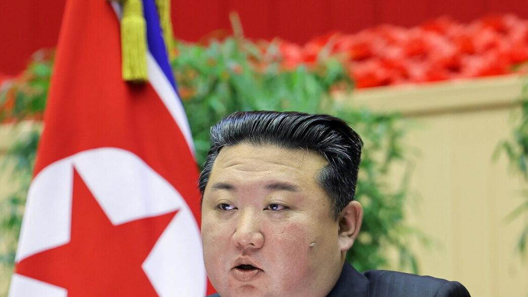 Kim Jong Un Piange Davanti All