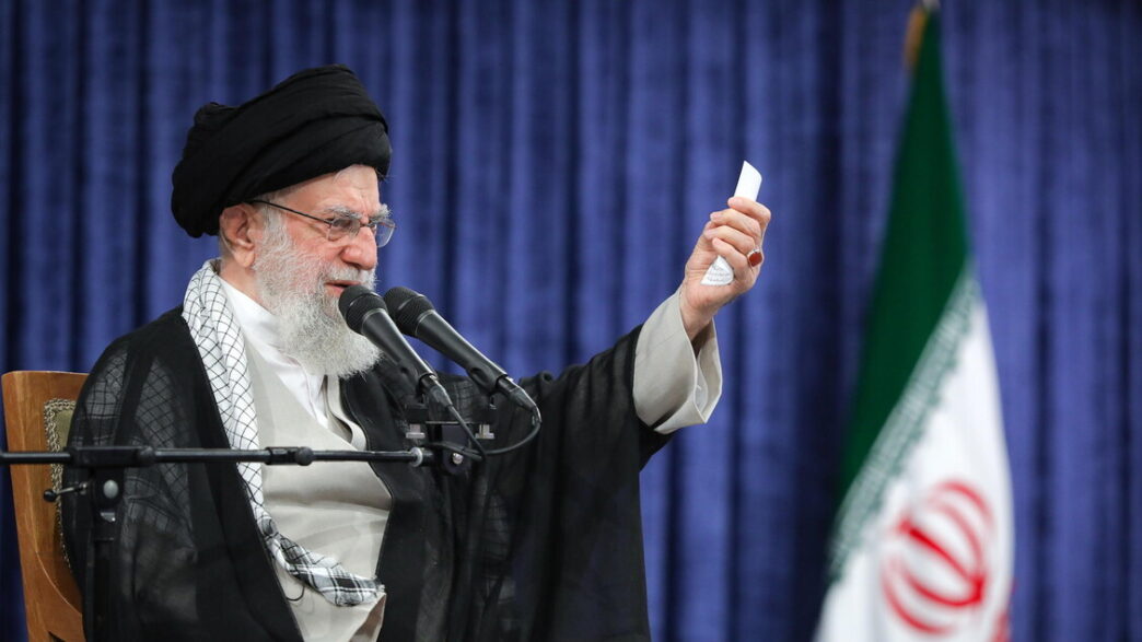 L27Ayatollah Khamenei Respinge
