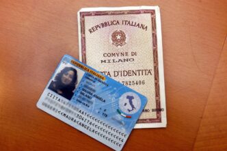 Le28099Italia Abbandona La Carta De28099
