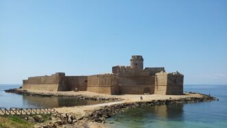 La Fortezza Aragonese Di Le Ca