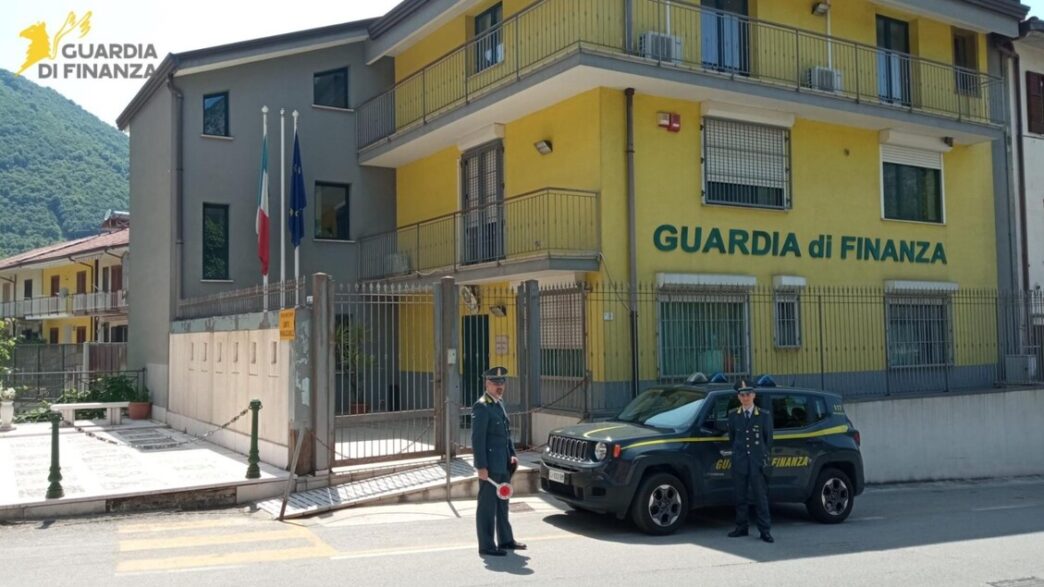 La Guardia Di Finanza Di Avell