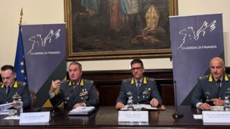 La Guardia Di Finanza Nelle Ma