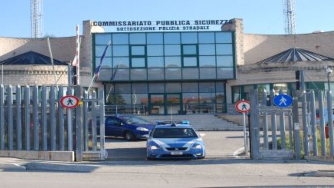 La Polizia Di Stato Della Prov