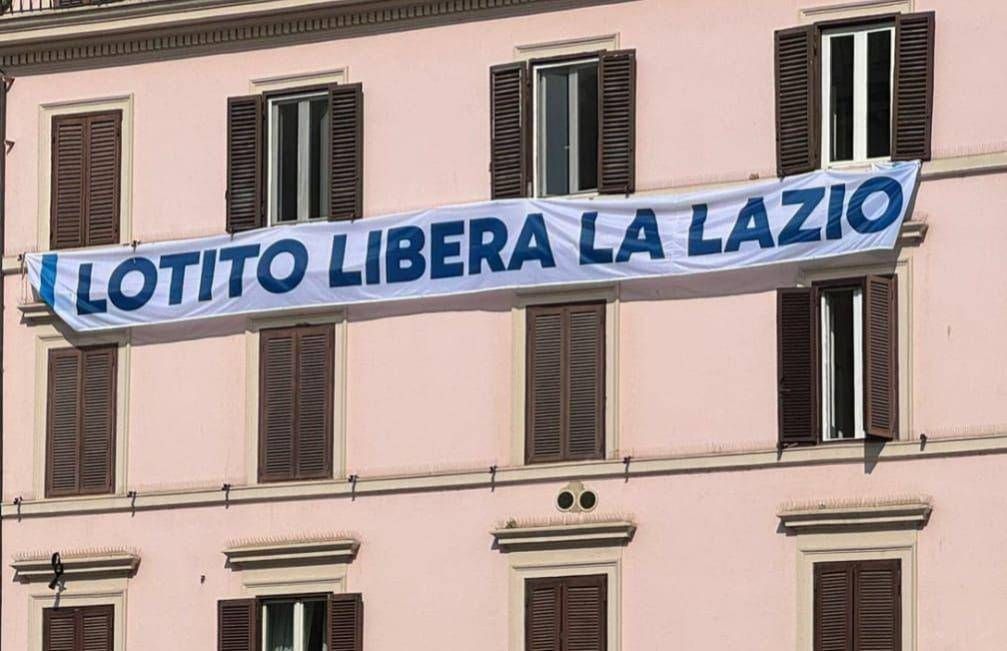 La Vicenda Dello Striscione 22L