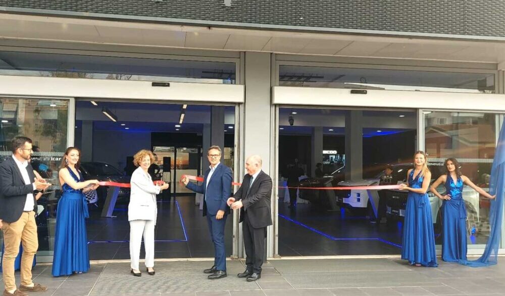 Latina Presenta Per La Prima V