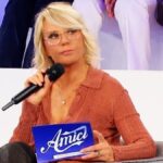 Malìa Attacca Maria De Filippi Con Una Canzone Critica Sulle Dinamiche Di Amici 23