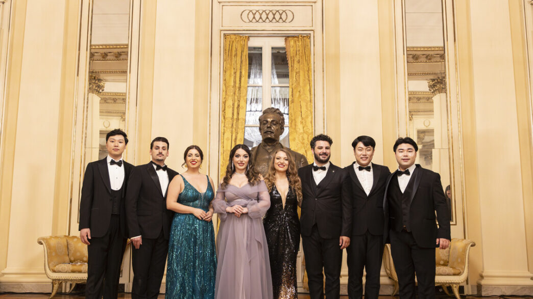 Malika Ayane E Il Coro Delle28099Ac