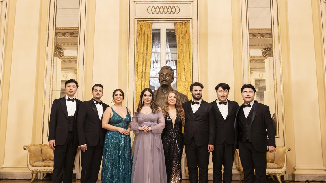 Malika Ayane E Il Coro Delle28099Ac