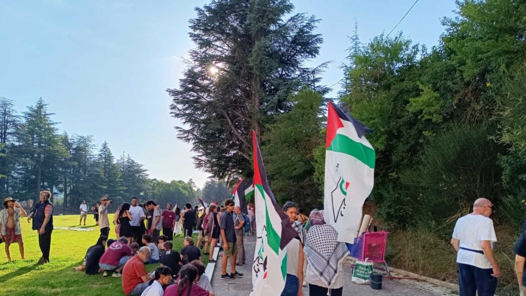 Manifestazione A Le28099Aquila Con