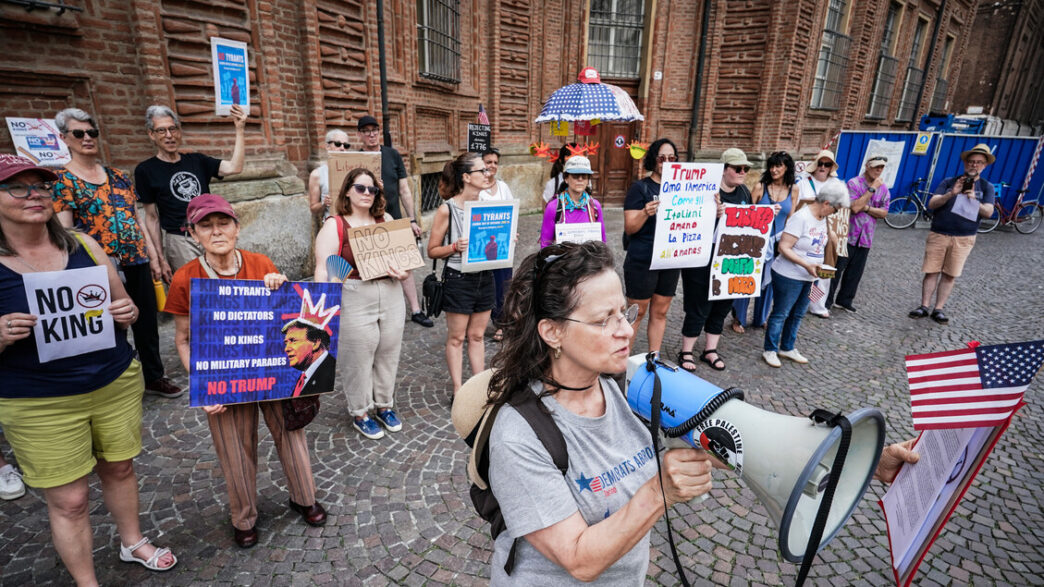 Manifestazione Di Cittadini Am