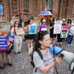 Manifestazione Di Cittadini Americani A Torino Contro Le Politiche Di Trump: Piazza Carignano Protagonista Del No Tyrant’S No Kings Day