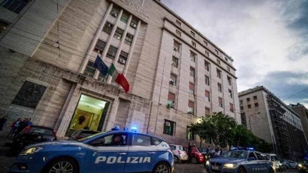 Minaccia Di Darsi Fuoco Alla Q