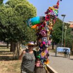 Nuovi Yarnbombing Colorano Il Parco Della Resistenza A Civitavecchia Con Installazioni Di Lana E Cotone