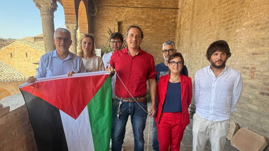 Offida Espone La Bandiera Dell