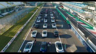 Oltre 100 Tesla Accendono La G