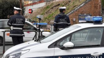Oltre 400 Controlli Della Poli