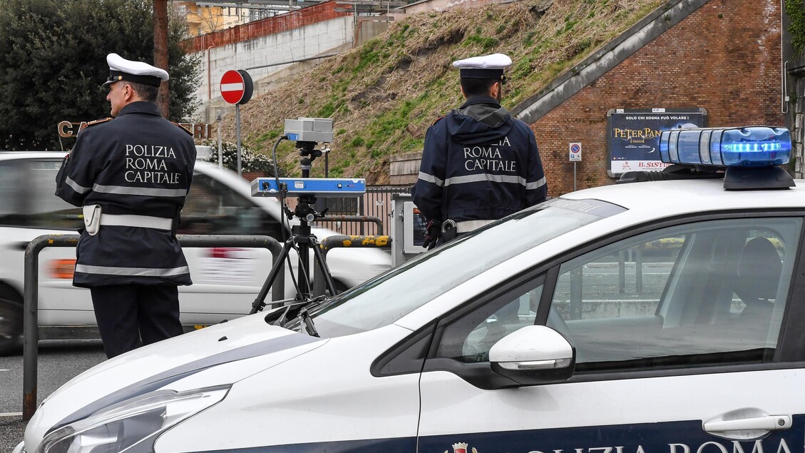 Oltre 400 Controlli Della Poli
