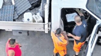 Operai Sorpresi A Sniffare Coc