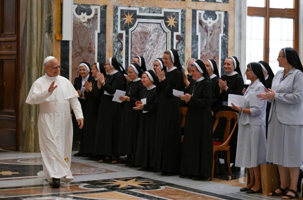 Papa Leone Xiv Accoglie Suore