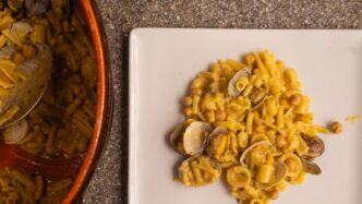 Pasta Mista Con Ceci E Vongole