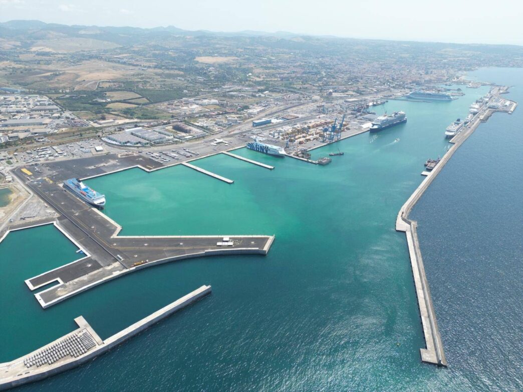 Porto Di Civitavecchia Al Comp