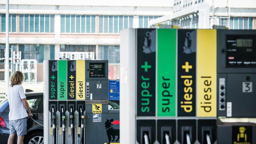 Prezzi Di Benzina E Gasolio In