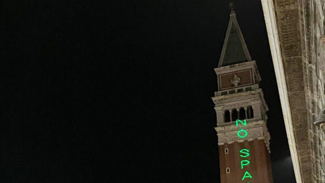 Proiezioni Laser Sul Campanile