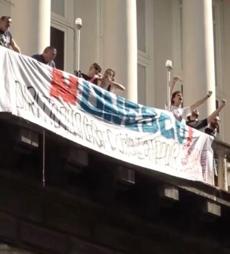Protesta Al Teatro San Carlo A