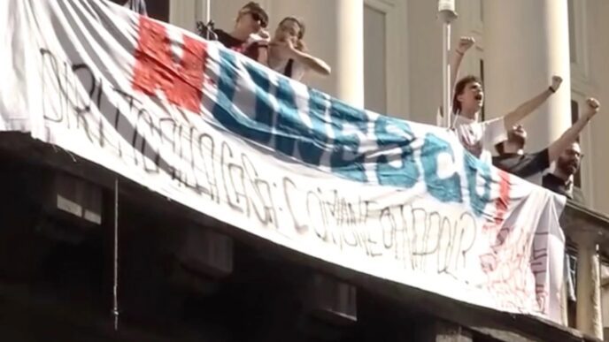 Protesta Al Teatro San Carlo A
