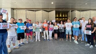 Proteste A Napoli Per La Sospe