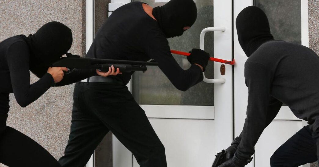 Rapina Con Pistola Alle28099Ufficio