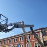 Rimozione Della Coda Di Leone Lion’S Tail Dalla Facciata Della Nuova Emeroteca A Mestre