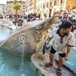 Roma, Multe In Centro Storico Per Mozziconi A Terra, Abusivi E Turisti Che Imbrattano Monumenti