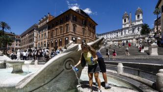 Romani E Turisti In Fuga Dal G